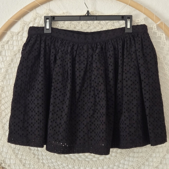 NWT H&M Black Eyelet Lace Embroidered School Girl Feminine Mini Skirt Size 14 - Picture 7 of 9